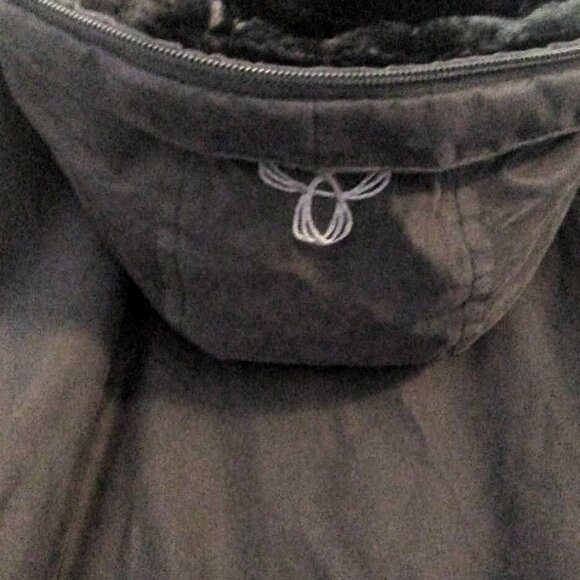 Aritzia TNA Verbier Winter Jacket - Picture 5 of 10